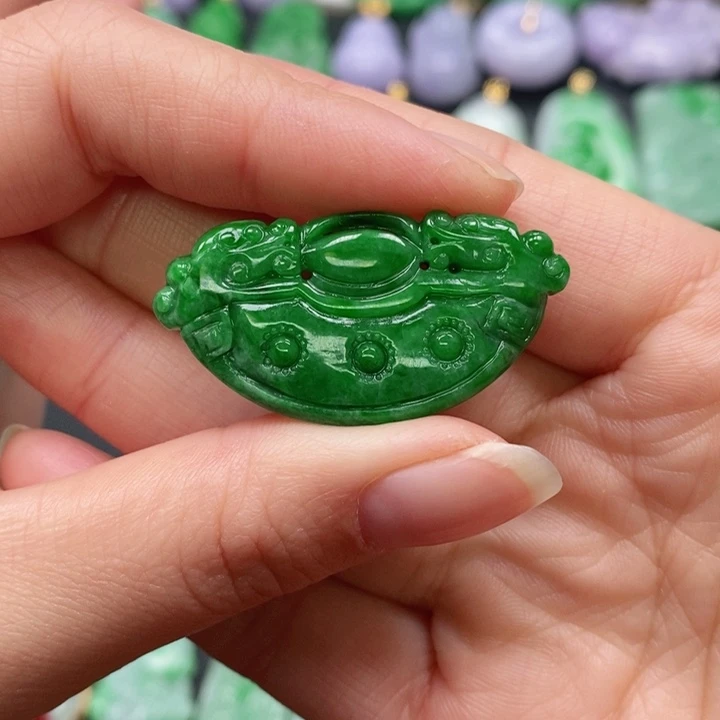 翡翠颈饰未镶嵌吊坠