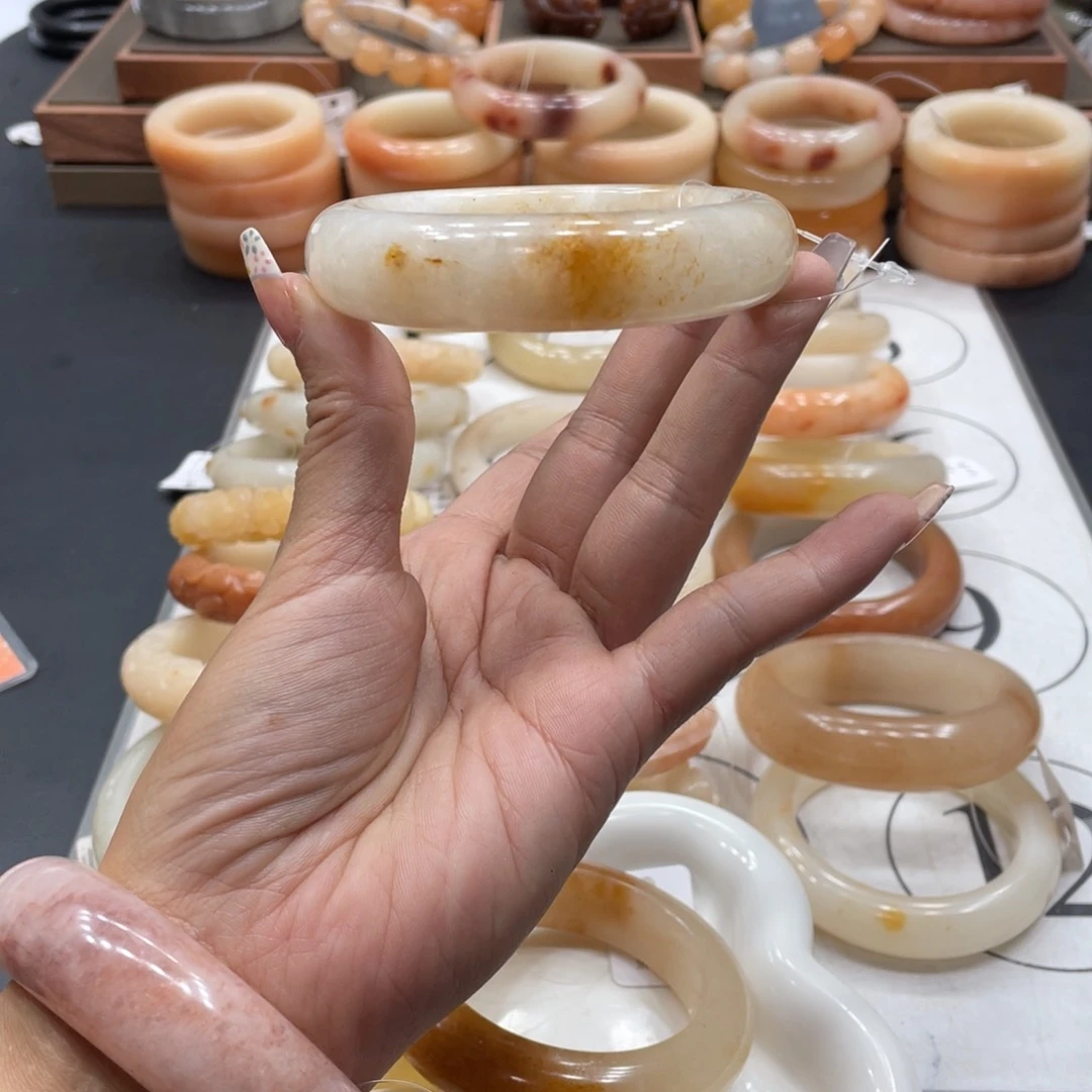 汪***贝石英质玉手链未镶嵌