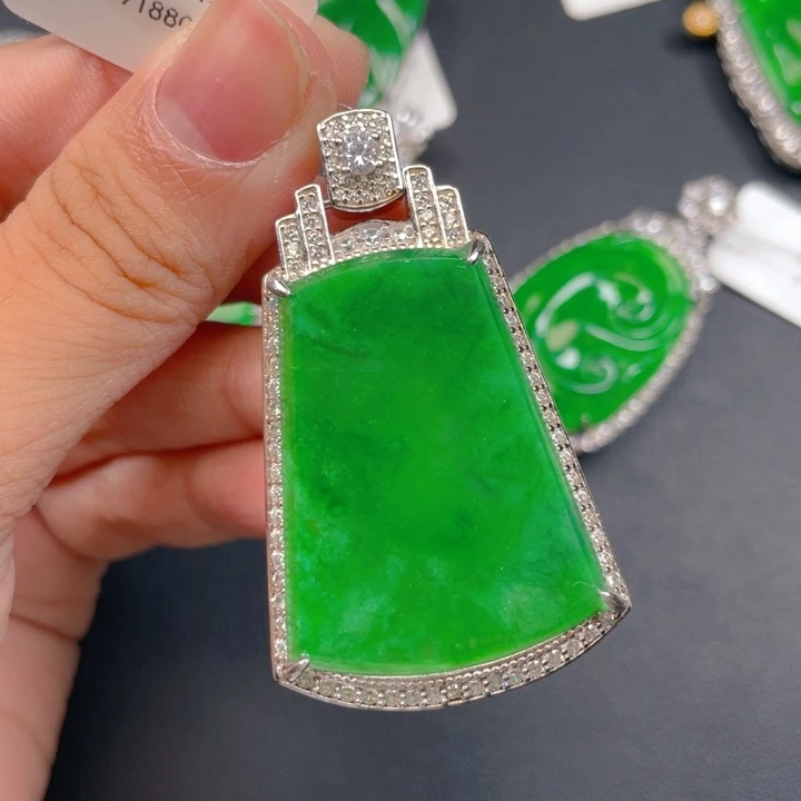 【闪购商品】颈饰银S925镶嵌翡翠翡翠