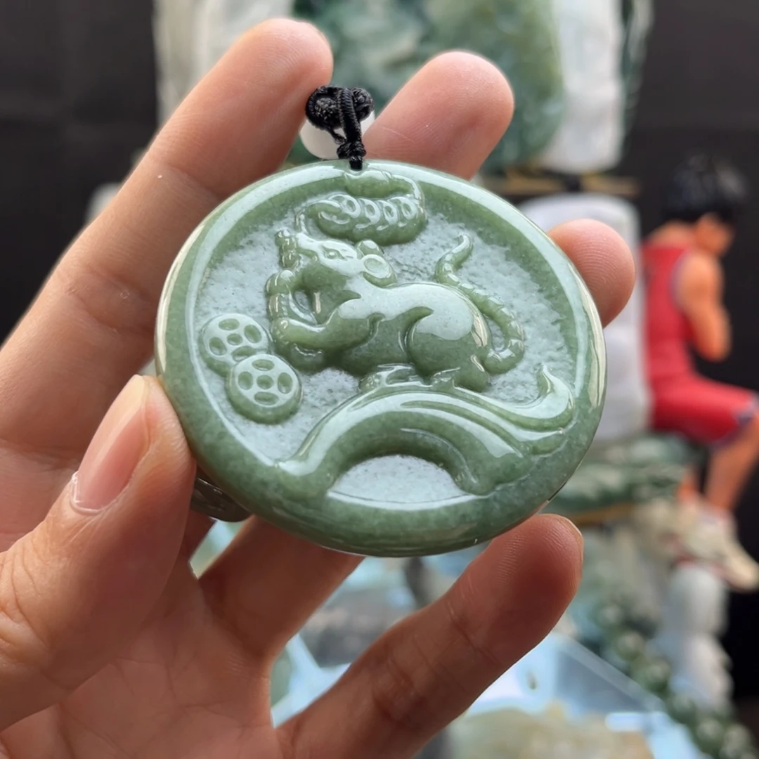 颈饰未镶嵌翡翠鼠牌