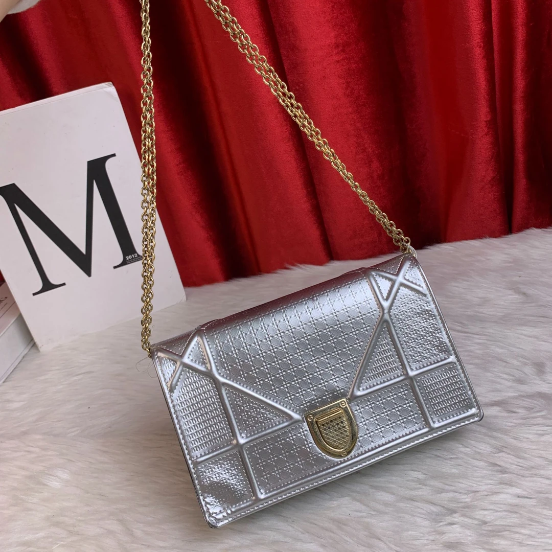 95新 Prada/普拉达 银色金扣信封包/FYWJ04922022/2022