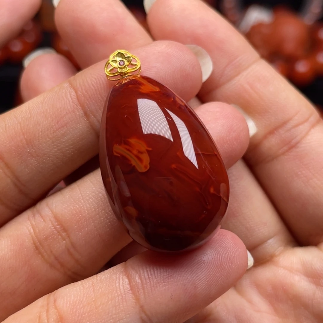 南红玛瑙18K金镶嵌珠宝奇石水滴吊坠