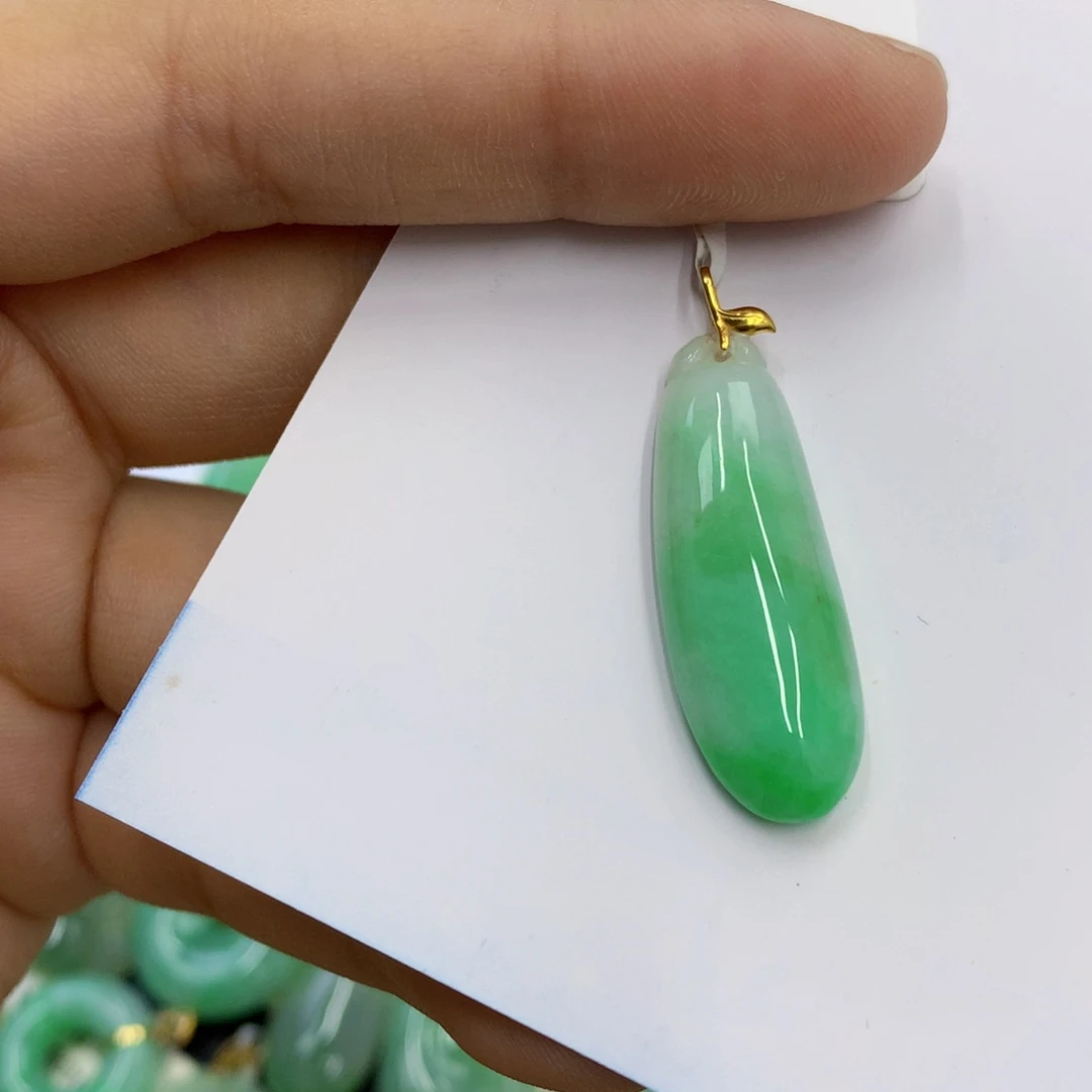 翡翠18K金镶嵌颈饰翡翠