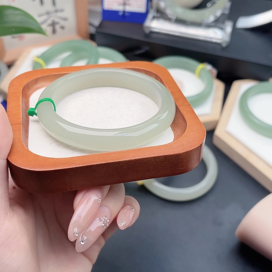 石英质玉未镶嵌手镯