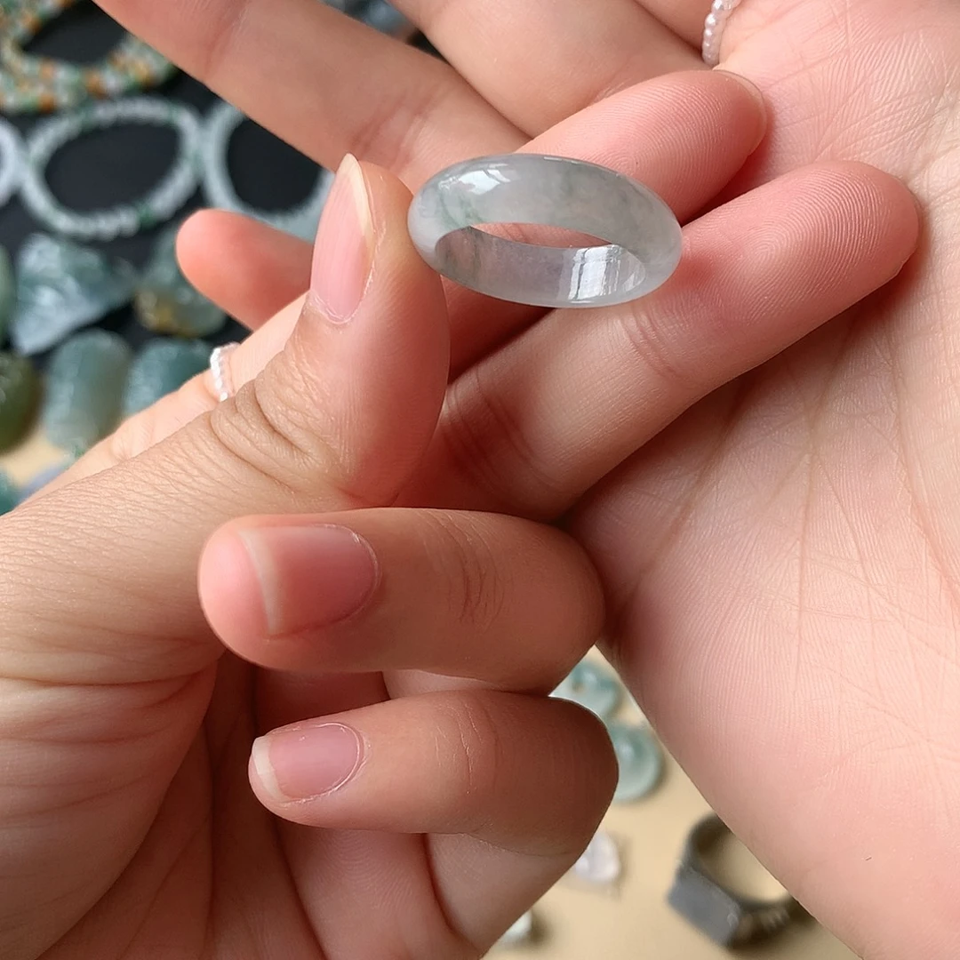 翡翠未镶嵌颈饰戒圈