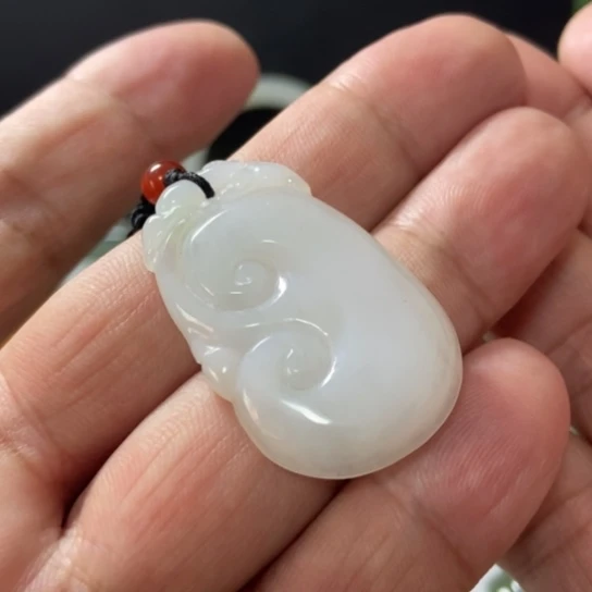 翡翠未镶嵌颈饰牛奶白大如意