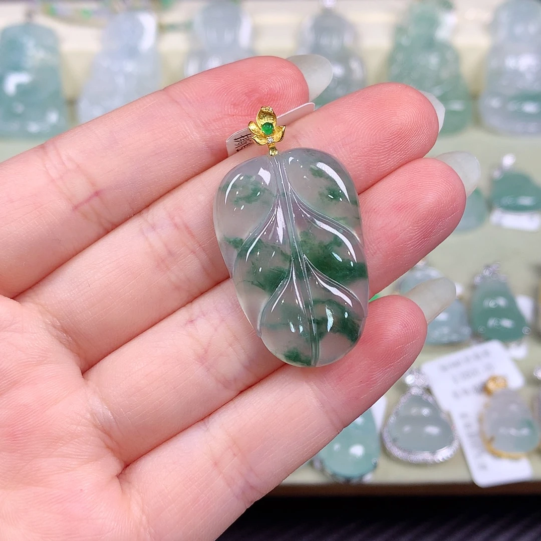 翡翠18K金镶嵌颈饰