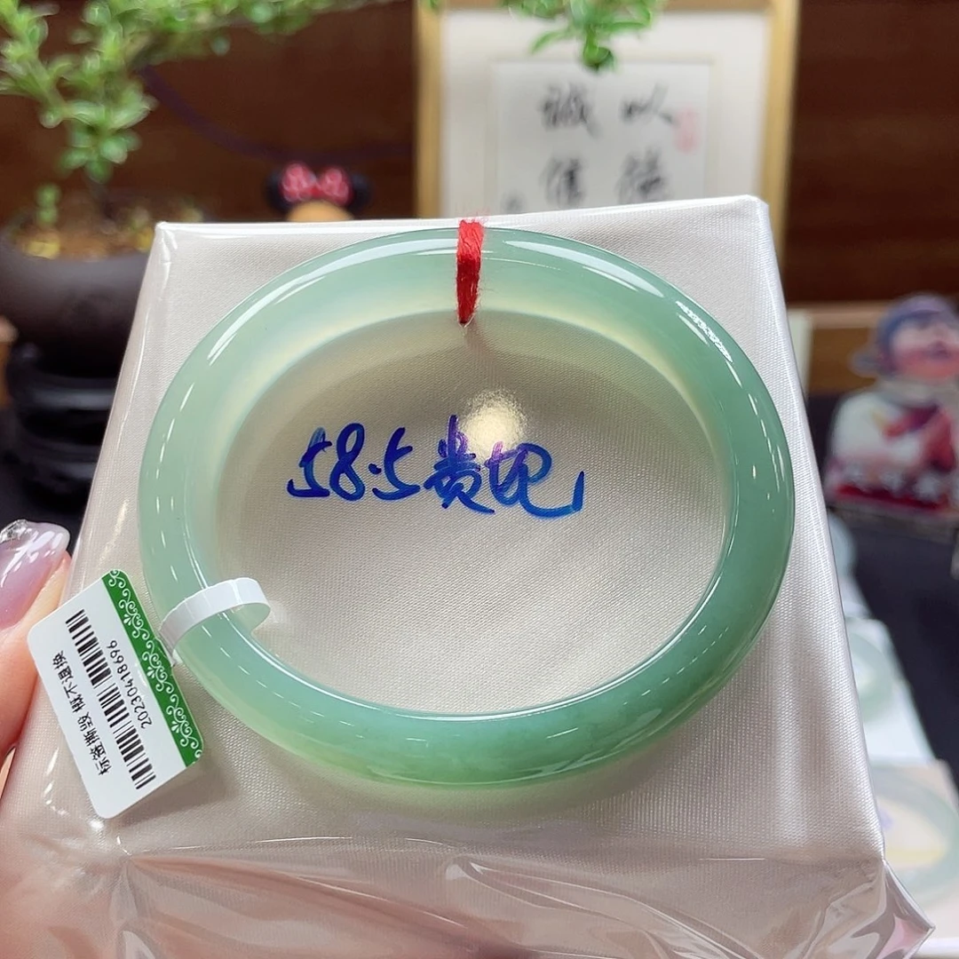 翡翠未镶嵌手镯70 号