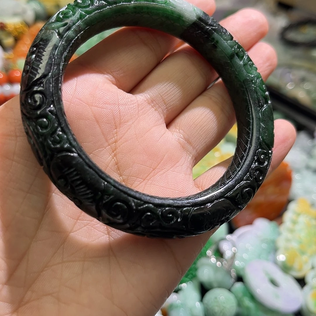 翡翠未镶嵌颈饰待编织