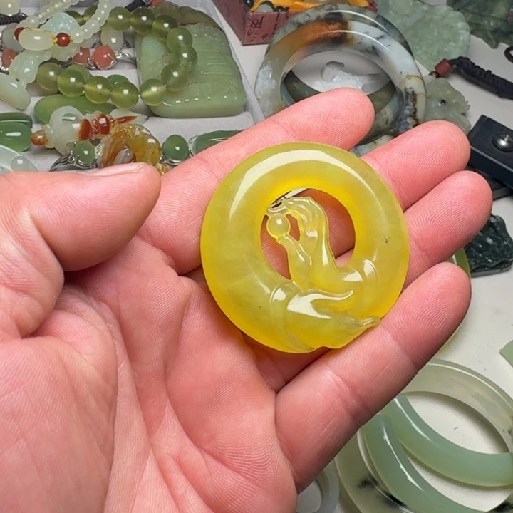 蛇纹石玉未镶嵌颈饰