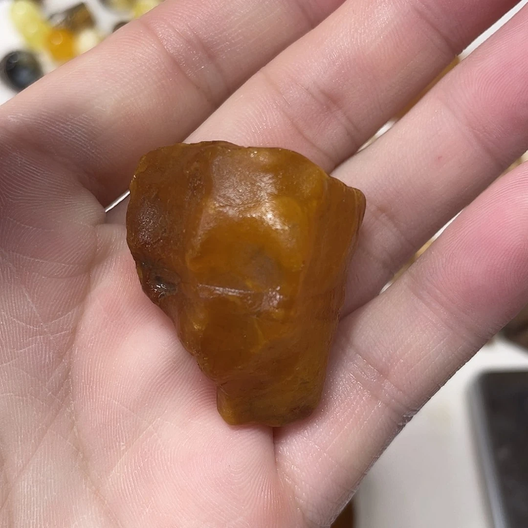 定制琥珀未镶嵌?****?原矿蜜蜡