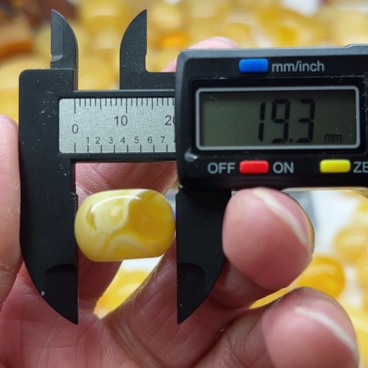 琥珀（矿物珀）裸石未镶嵌李****）