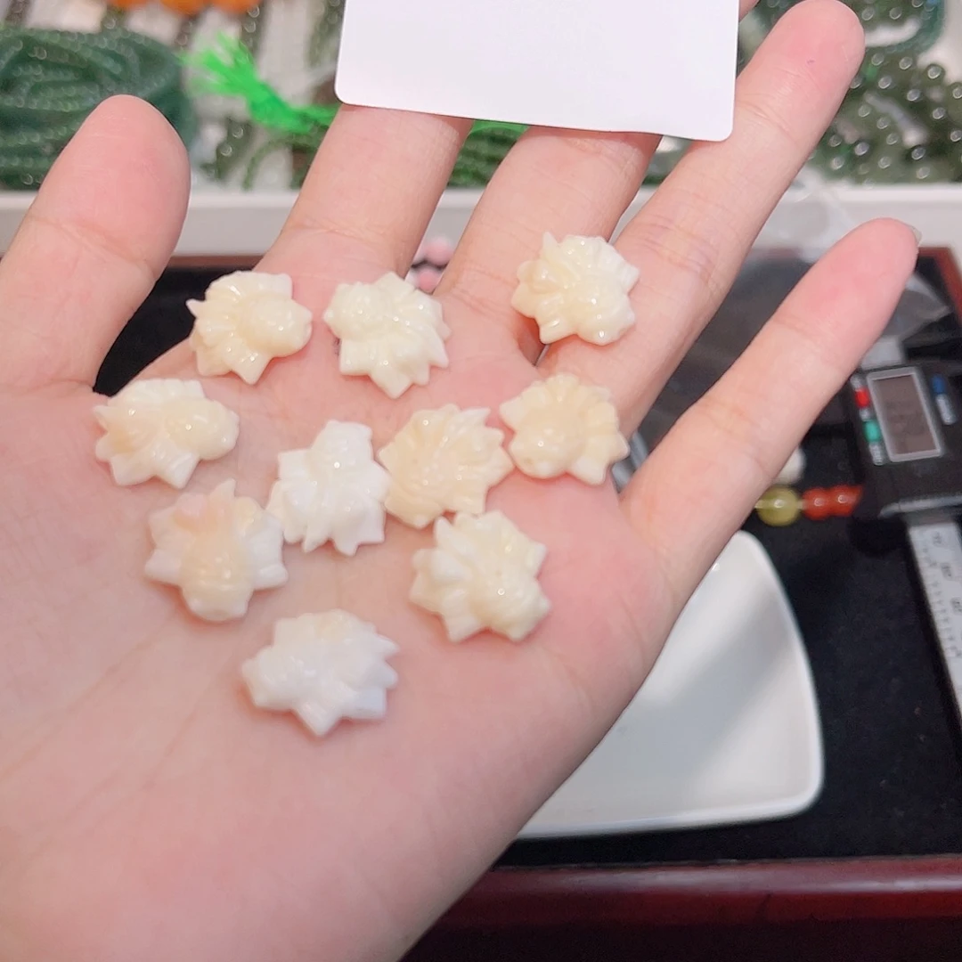未镶嵌珠宝半成品水晶144 。