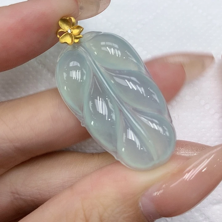 颈饰18K金镶嵌翡翠