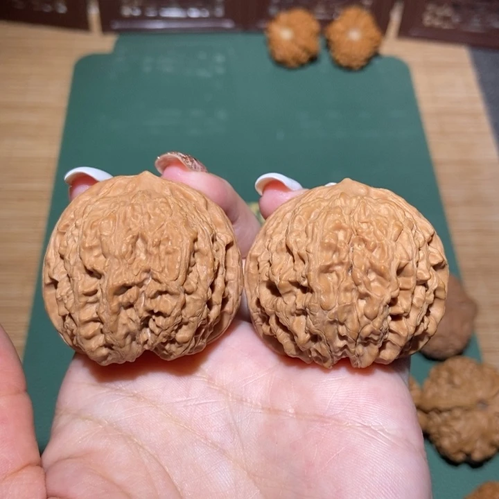文玩核桃吊坠皇家正圆