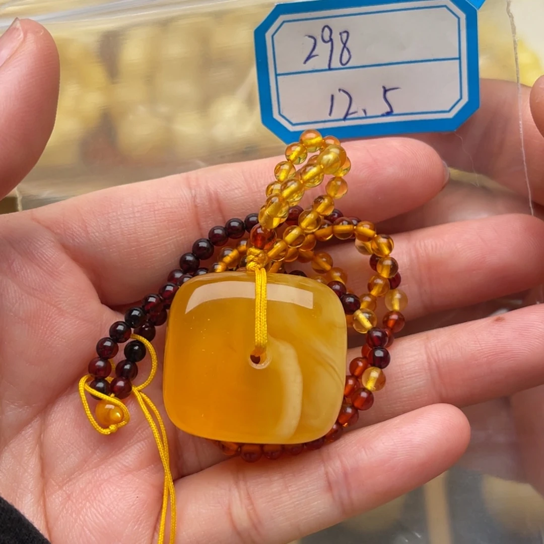 琥珀未镶嵌裸石蜜蜡吊坠笑