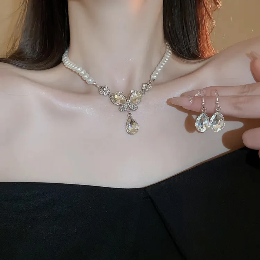 铜合金仿珍珠项链 新款满钻圆珠白色蝴蝶水滴项链耳环两件套