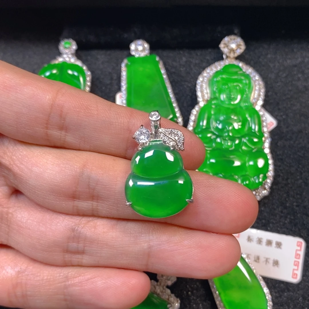 颈饰银S925镶嵌翡翠葫芦吊坠