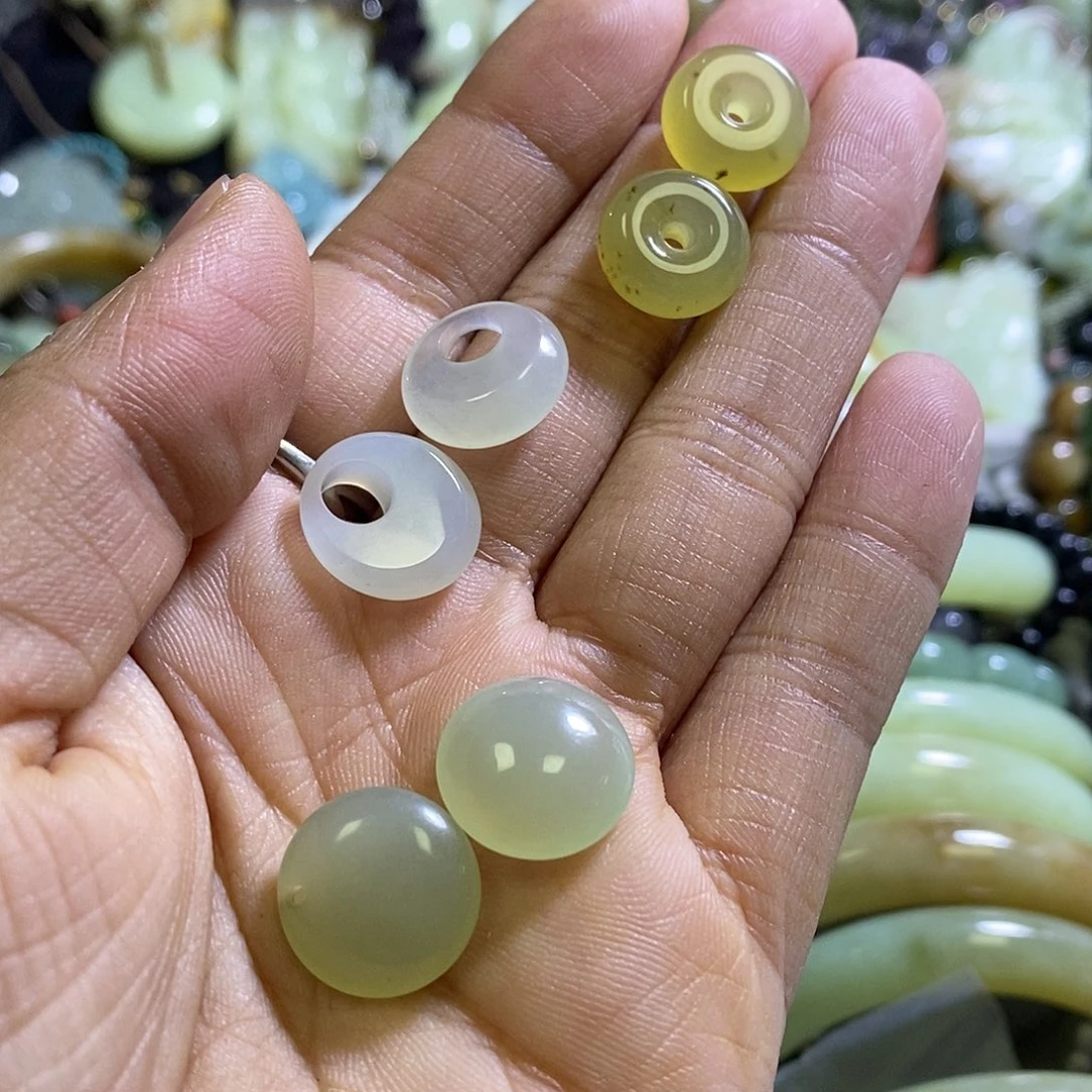 岫玉未镶嵌手镯三对耳环