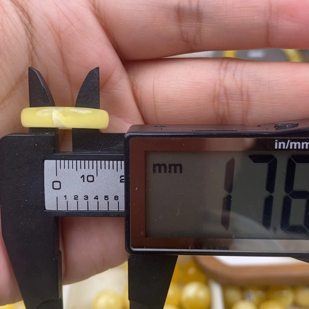 未镶嵌琥珀裸石布**库蜜蜡跑环