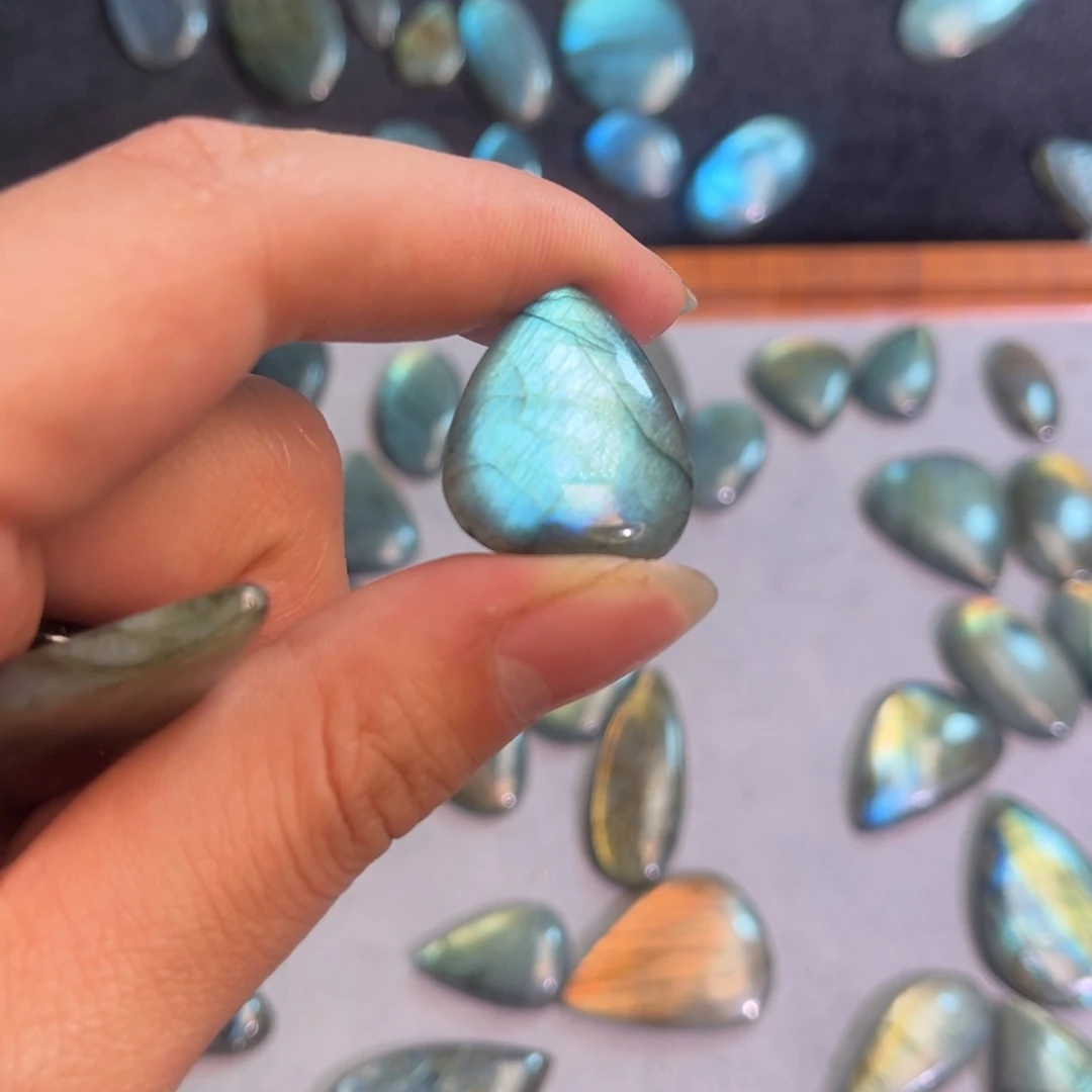 拉长石吊坠未镶嵌讨**菜