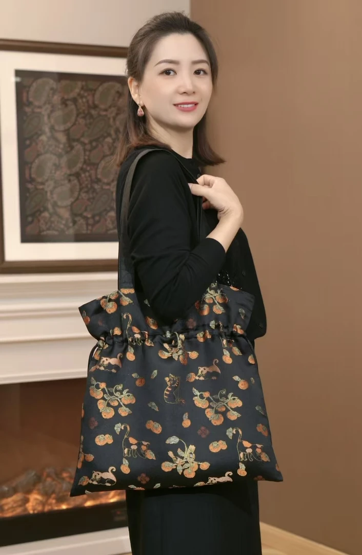 宋锦桑蚕丝香云纱龟裂纹单肩包复古百搭超轻减负女士环保休闲包