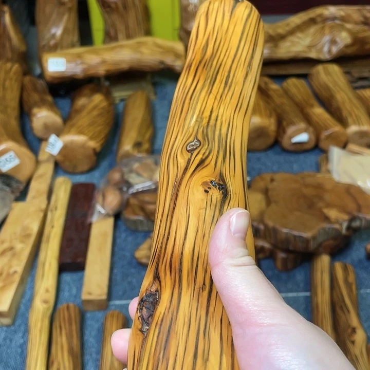 昕***渡大叶紫檀（黑酸枝木类）太行崖柏棍子