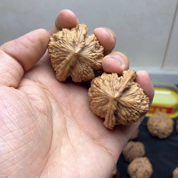 文玩核桃吊坠42虎头小咳尖