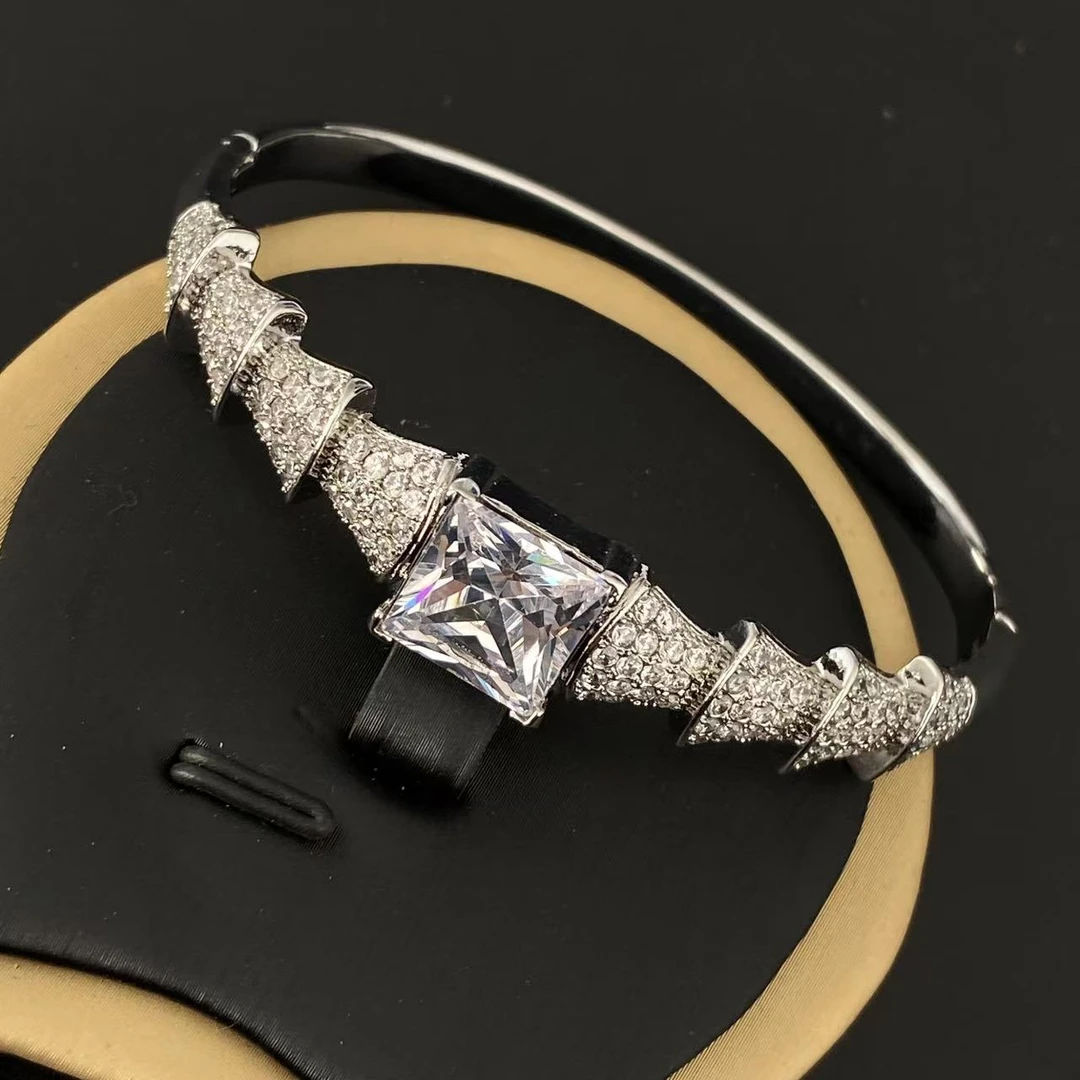 【南非定制】经典高级轻奢大气百搭手镯Dm291229