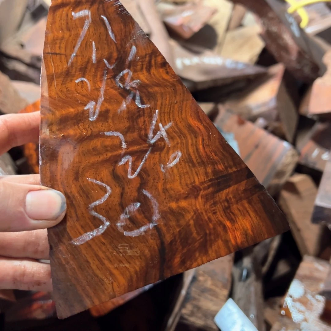 交趾黄檀（大红酸枝）不****话