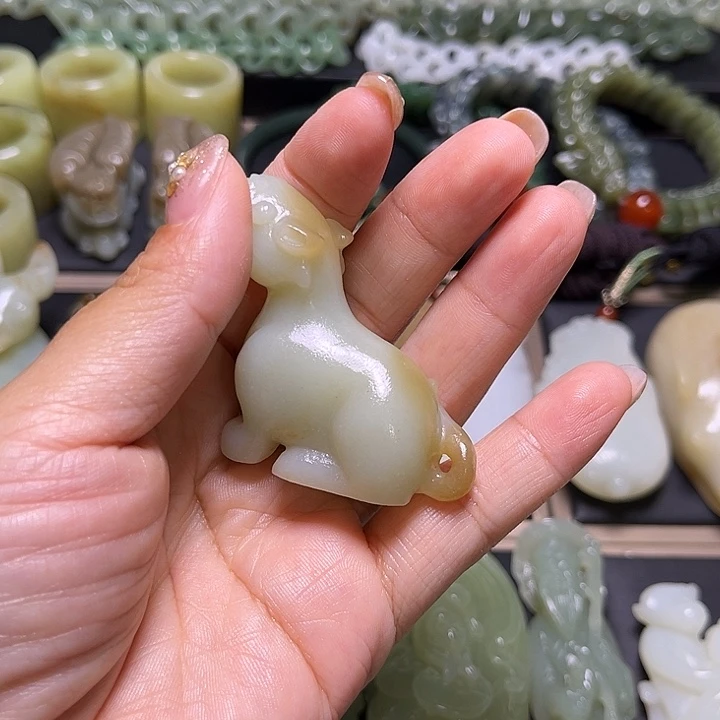 老***间和田玉未镶嵌挂件