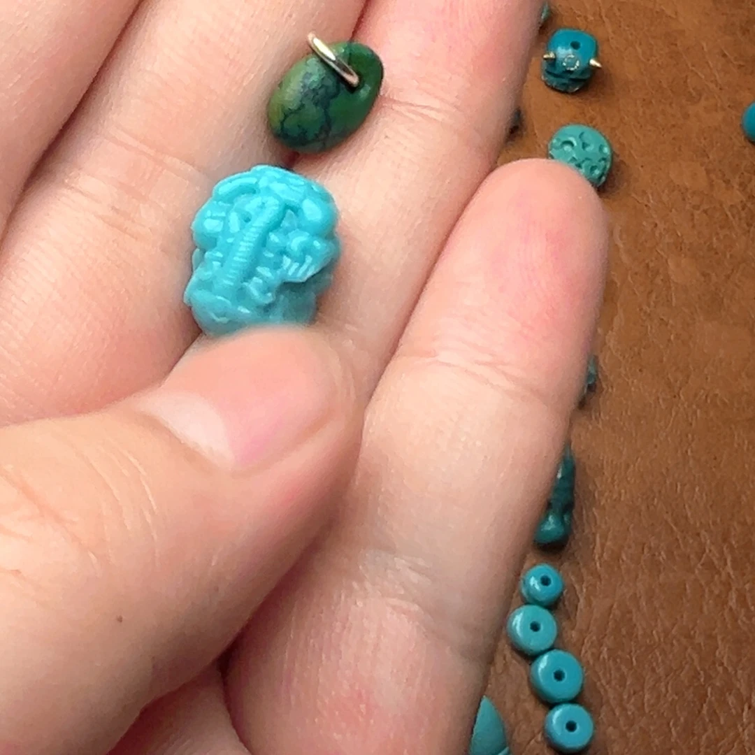 罗***罗未镶嵌绿松石颈饰