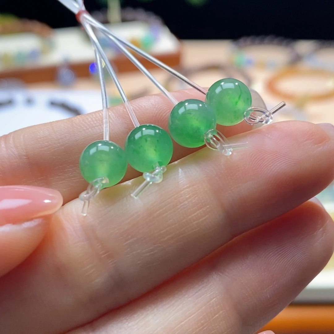 翡翠未镶嵌颈饰一组冰绿珠珠