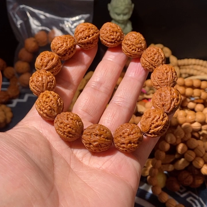 手串文玩核桃……40