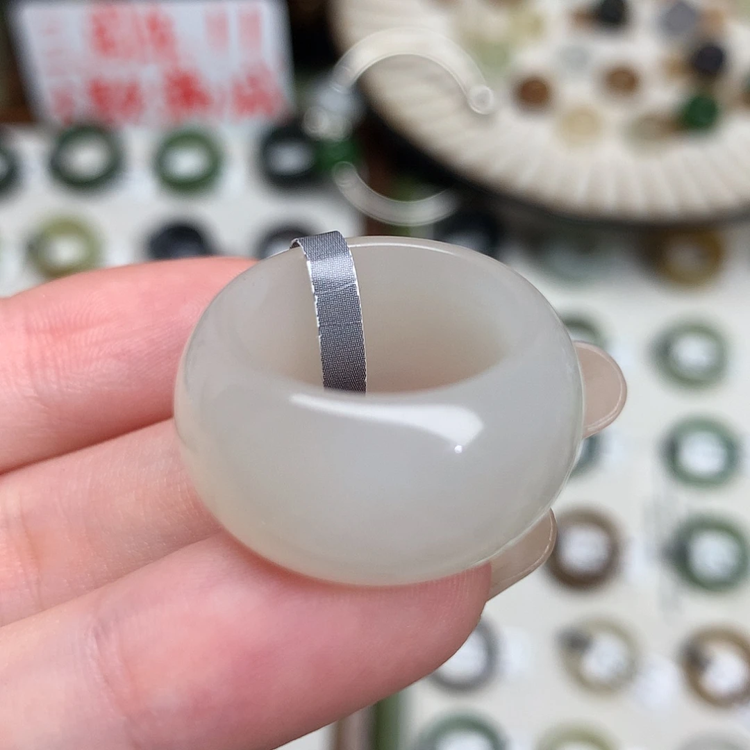 未镶嵌戒指和田玉