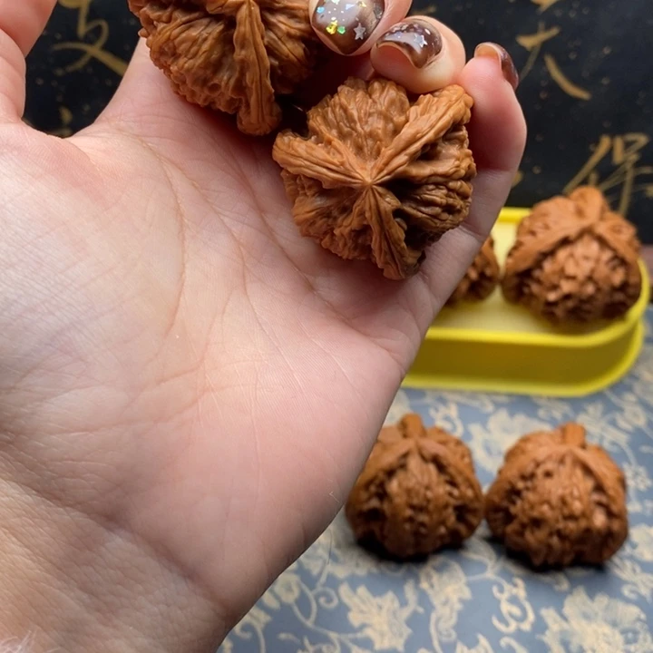 平***人文玩核桃吊坠白狮子