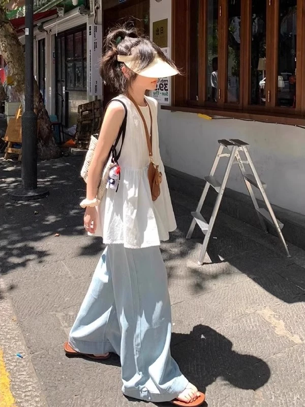 法式独特漂亮白色圆领吊带背心女夏季外穿显瘦宽松无袖娃娃衫上衣