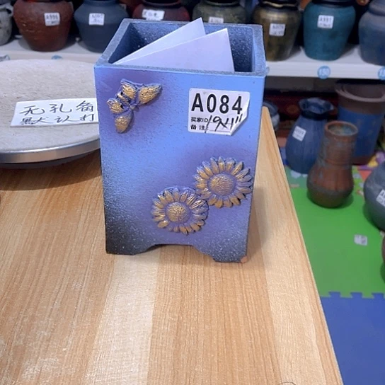 红陶为***行手工制作工艺花盆