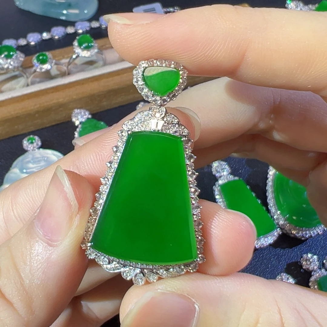 翡翠18K金镶嵌吊坠(不含链)