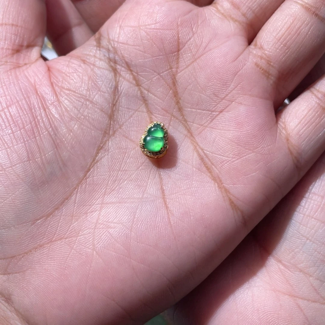 颈饰18K金镶嵌翡翠清**月