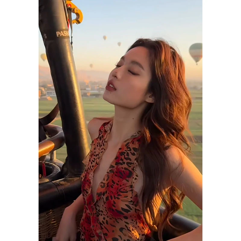 新品欧美INS时尚辣妹露背海边度假豹纹性感深V蕾丝修身印花连衣裙