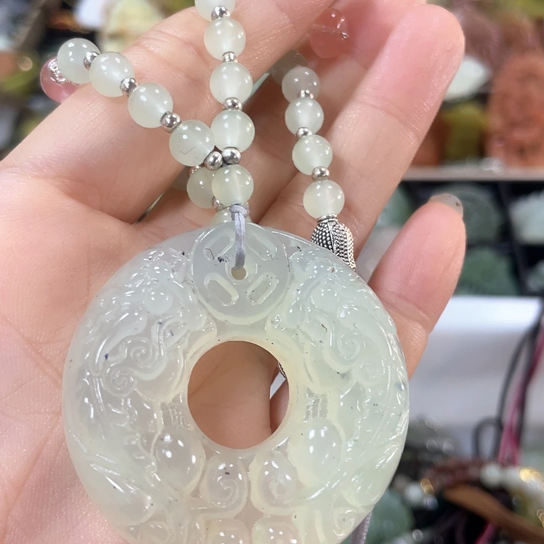 蛇纹石玉颈饰未镶嵌