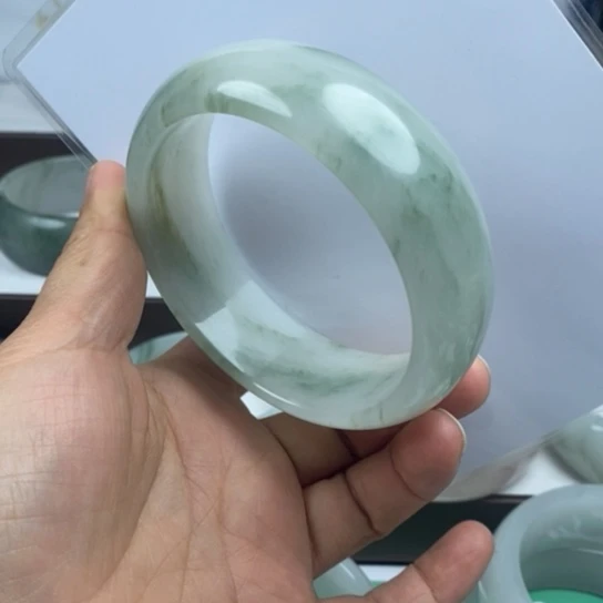 善***毒石英质玉（金丝玉）未镶嵌手镯