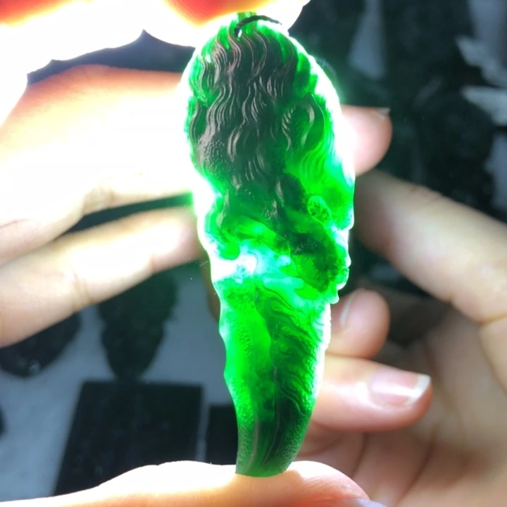 定制翡翠未镶嵌龙牙