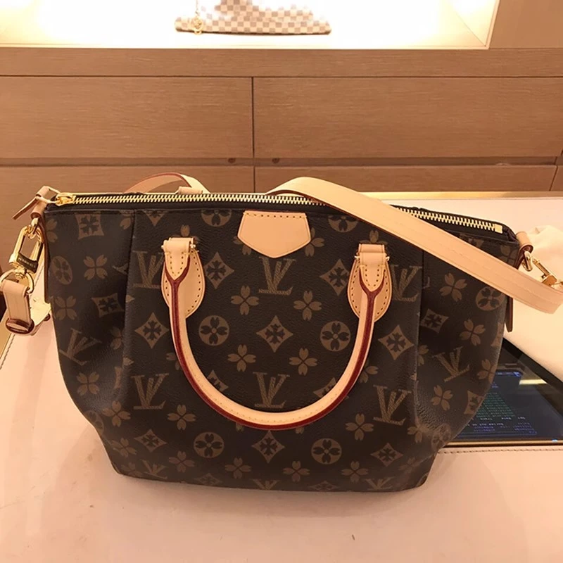 2025年香港品牌流行款新款百搭便携包包单肩复古港风女士中号包包