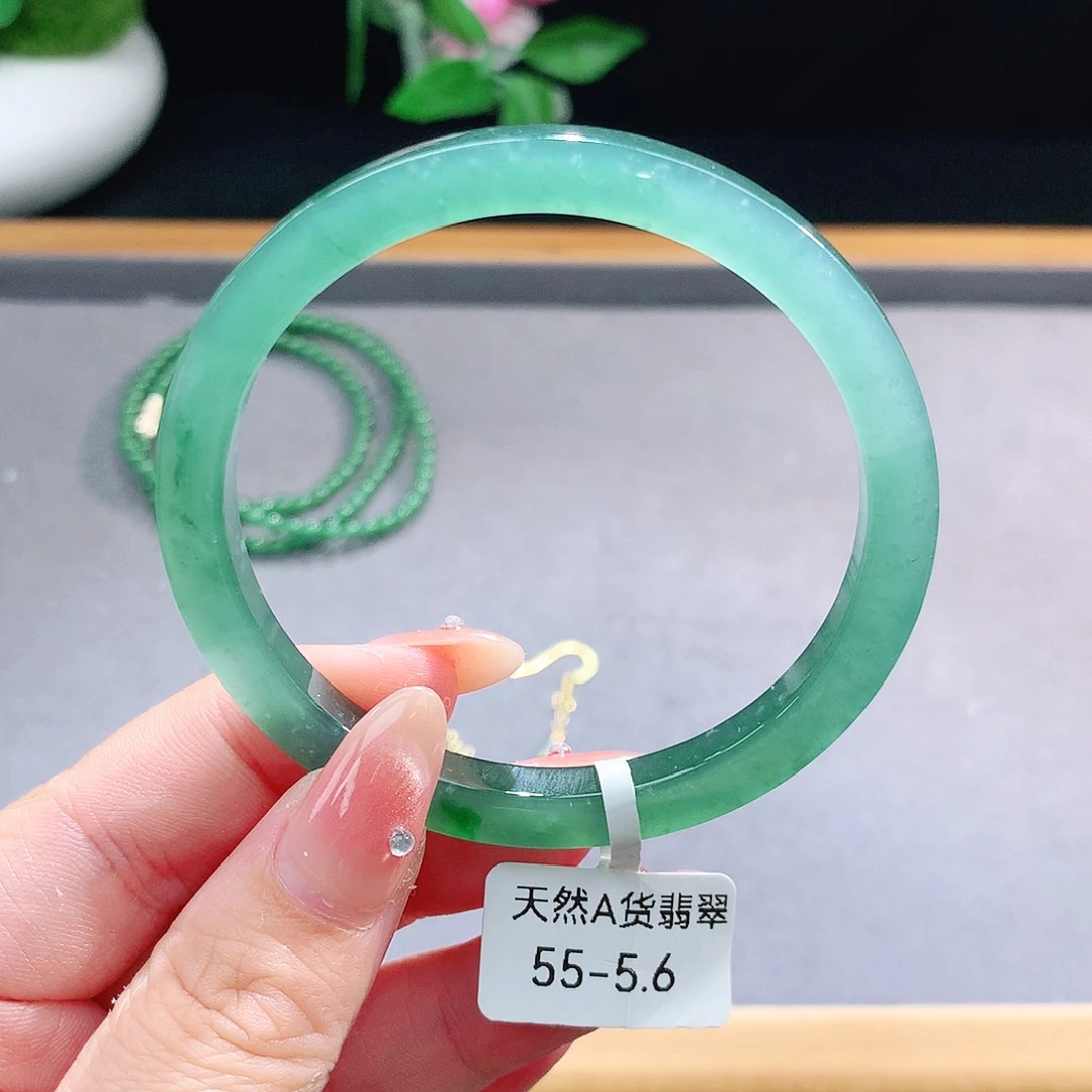 未镶嵌手镯（圆镯）翡翠