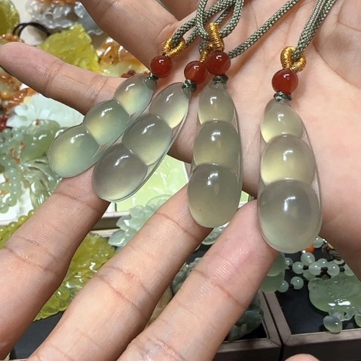 未镶嵌蛇纹石玉吊坠