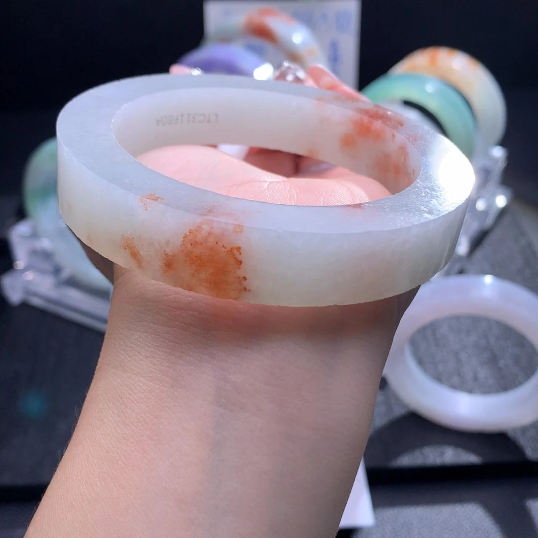 未镶嵌枫叶红定制翡翠