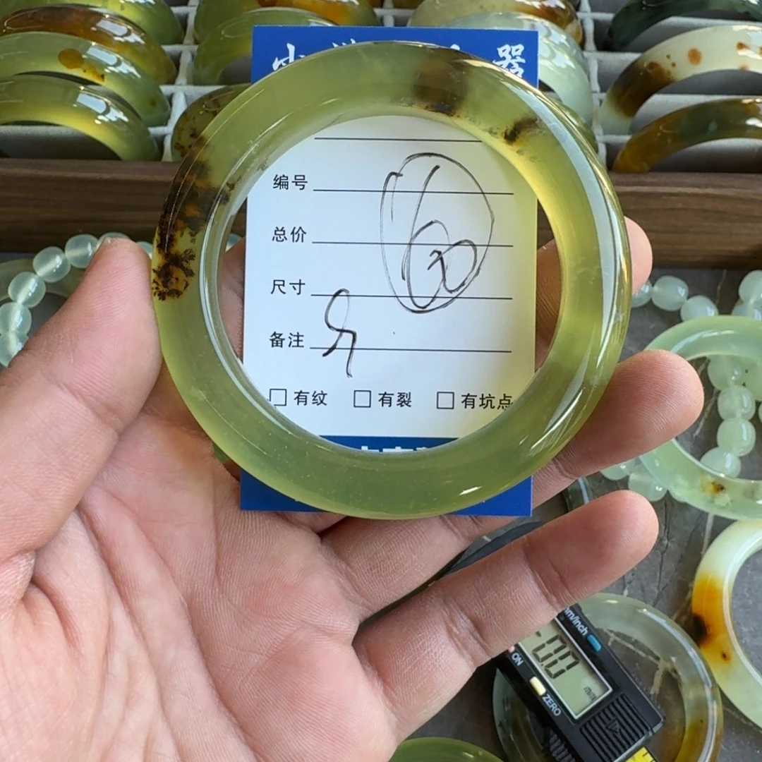 比***卜蛇纹石玉未镶嵌手镯