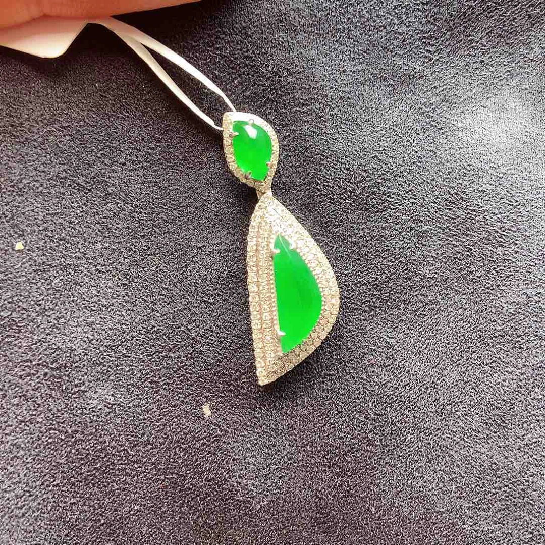 翡翠颈饰18K金镶嵌枣*糕上新